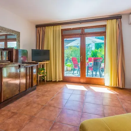 Apartments Loncaric Crikvenica Exterior photo